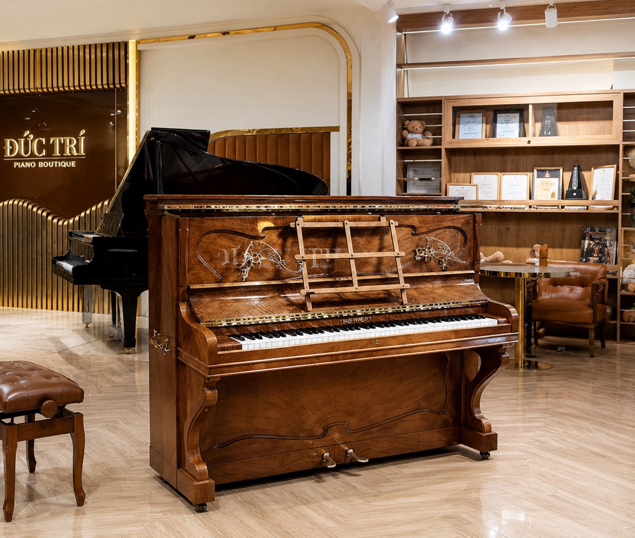Upright pleyel model 9 co gia nhac co the gap lai va nam gon trong nap ban phim piano bespoke Upright pleyel model 9 có giá nhạc có thể gấp lại và nằm gọn trong nắp bàn phím