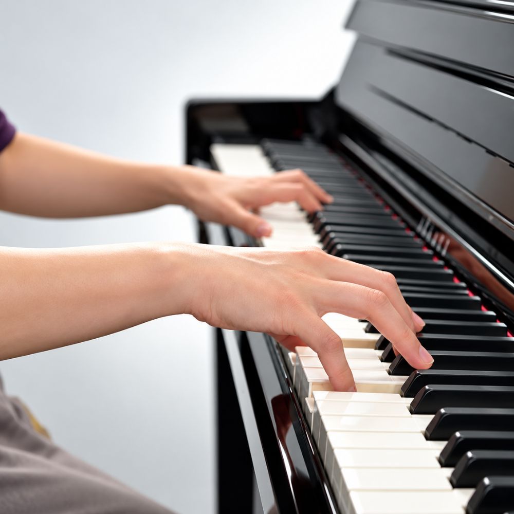 Cac buoc ren luyen chuan tu the tay khi choi piano tư thế tay khi chơi piano Các bước rèn luyện chuẩn tư thế tay khi chơi piano