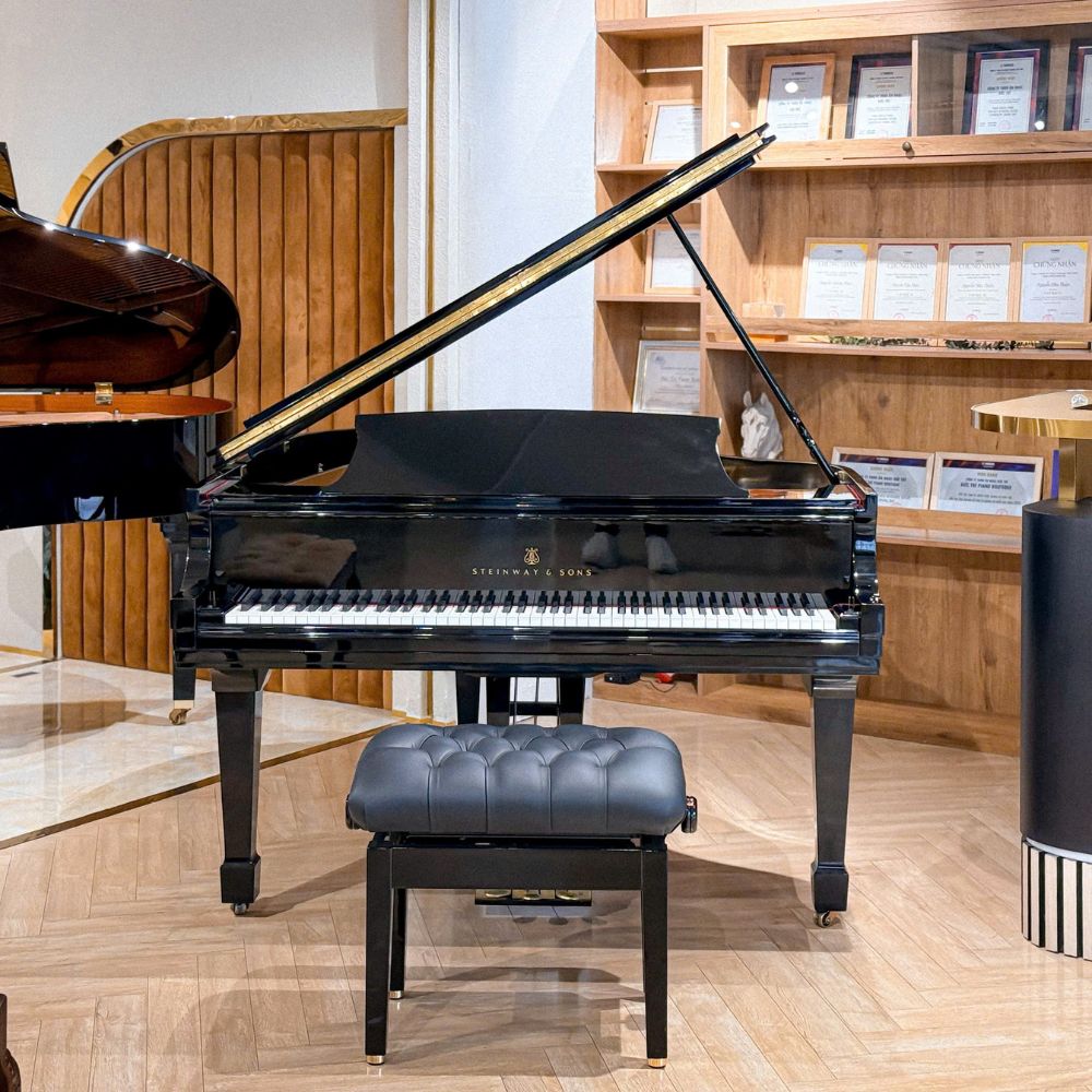 Đàn piano Grand Steinway & Sons M170 được trưng bày tại Đức Trí Piano Boutique