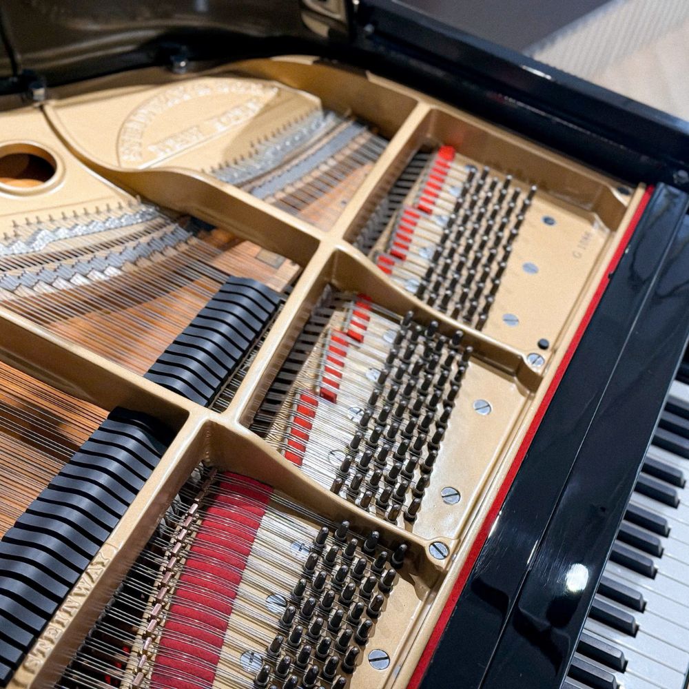 Khung đàn của đàn Steinway & Sons M170
