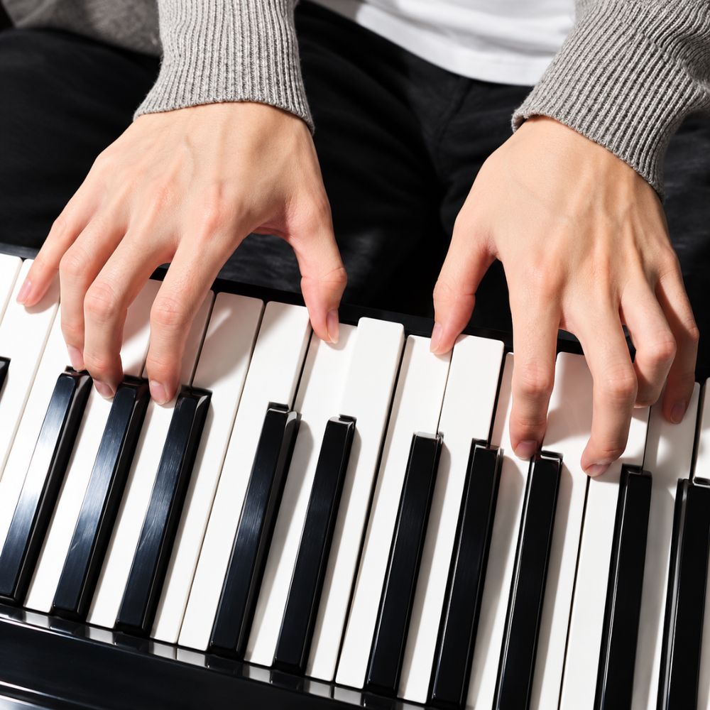 Tu the tay khi choi piano chuan tư thế tay khi chơi piano Tư thế tay khi chơi piano chuẩn xác